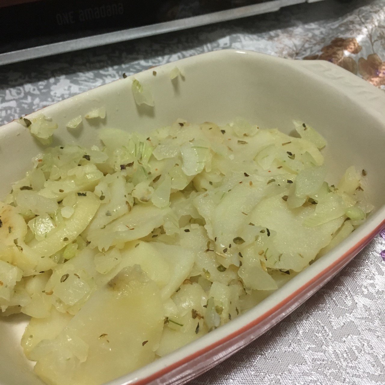 小資簡約風 家裡擺這台演繹優雅 ONE amadana 經典復古烤箱 STRT-0102 (已停售)