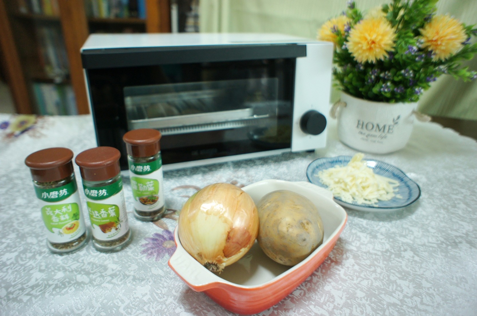 小資簡約風 家裡擺這台演繹優雅 ONE amadana 經典復古烤箱 STRT-0102 (已停售)