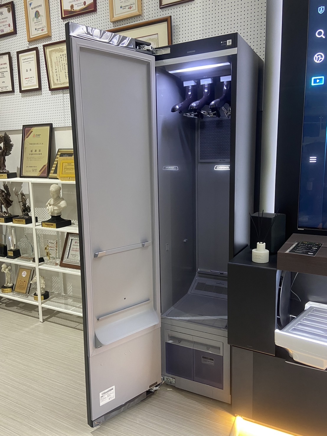 三星 Samsung AI衣管家 電子衣櫥 DF60A8500CG/TW