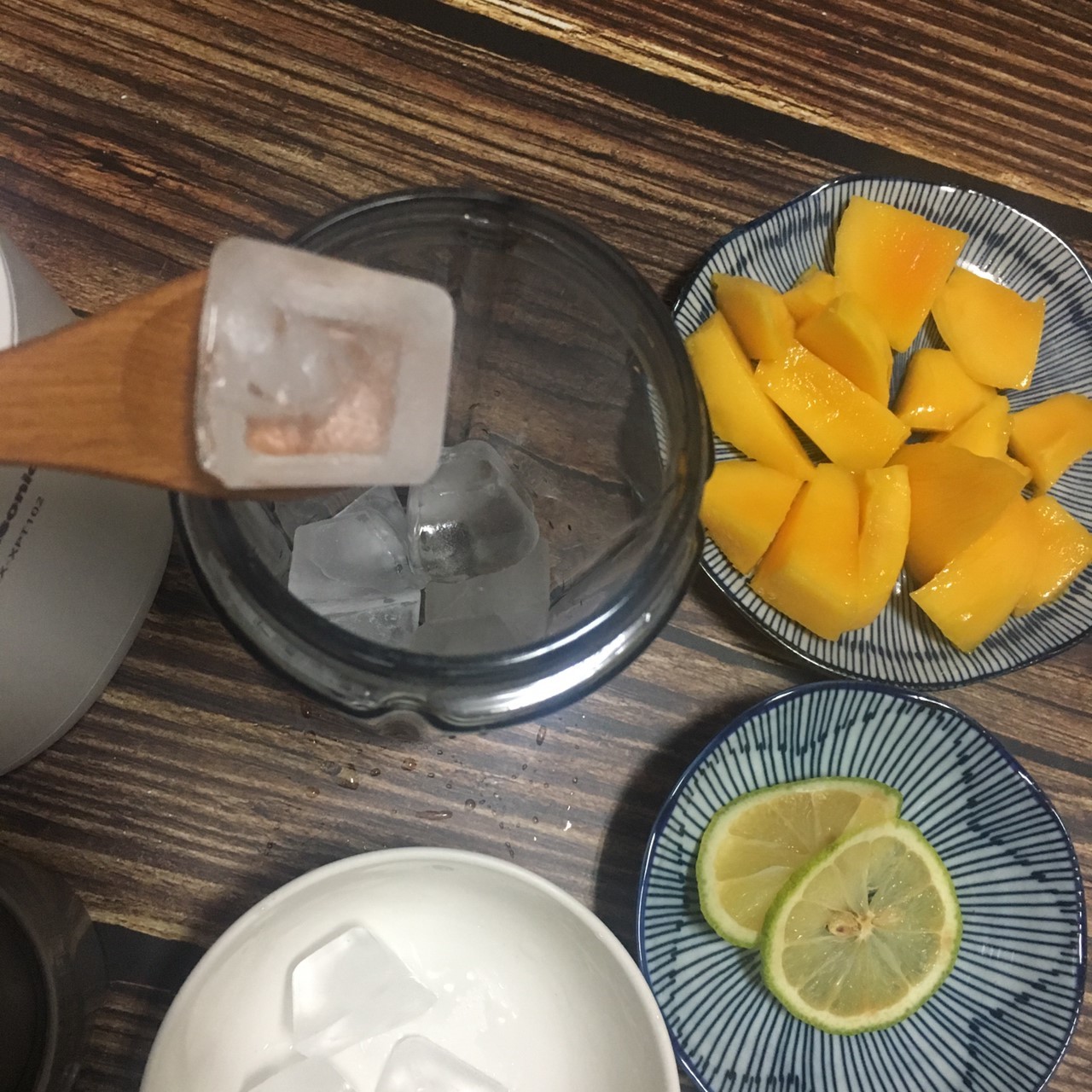 營養隨時帶著走Panasonic MX-XPT102 輕巧隨行果汁機 趴兔 (已停售)