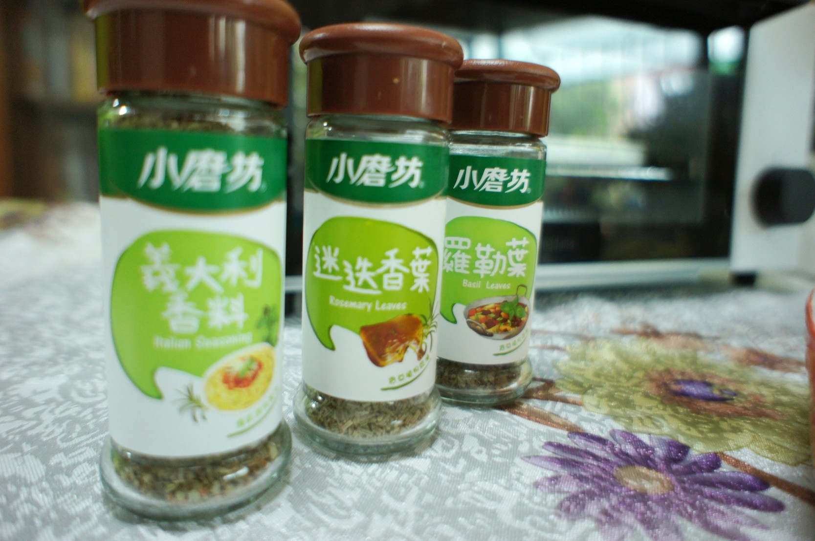 小資簡約風 家裡擺這台演繹優雅 ONE amadana 經典復古烤箱 STRT-0102 (已停售