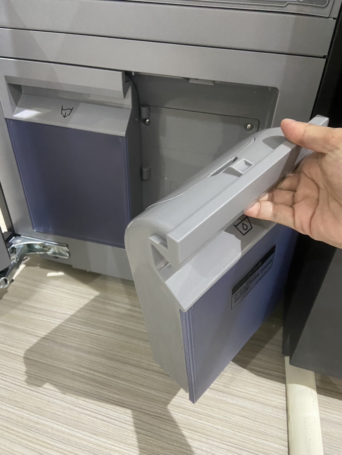 三星 Samsung AI衣管家 電子衣櫥 DF60A8500CG/TW