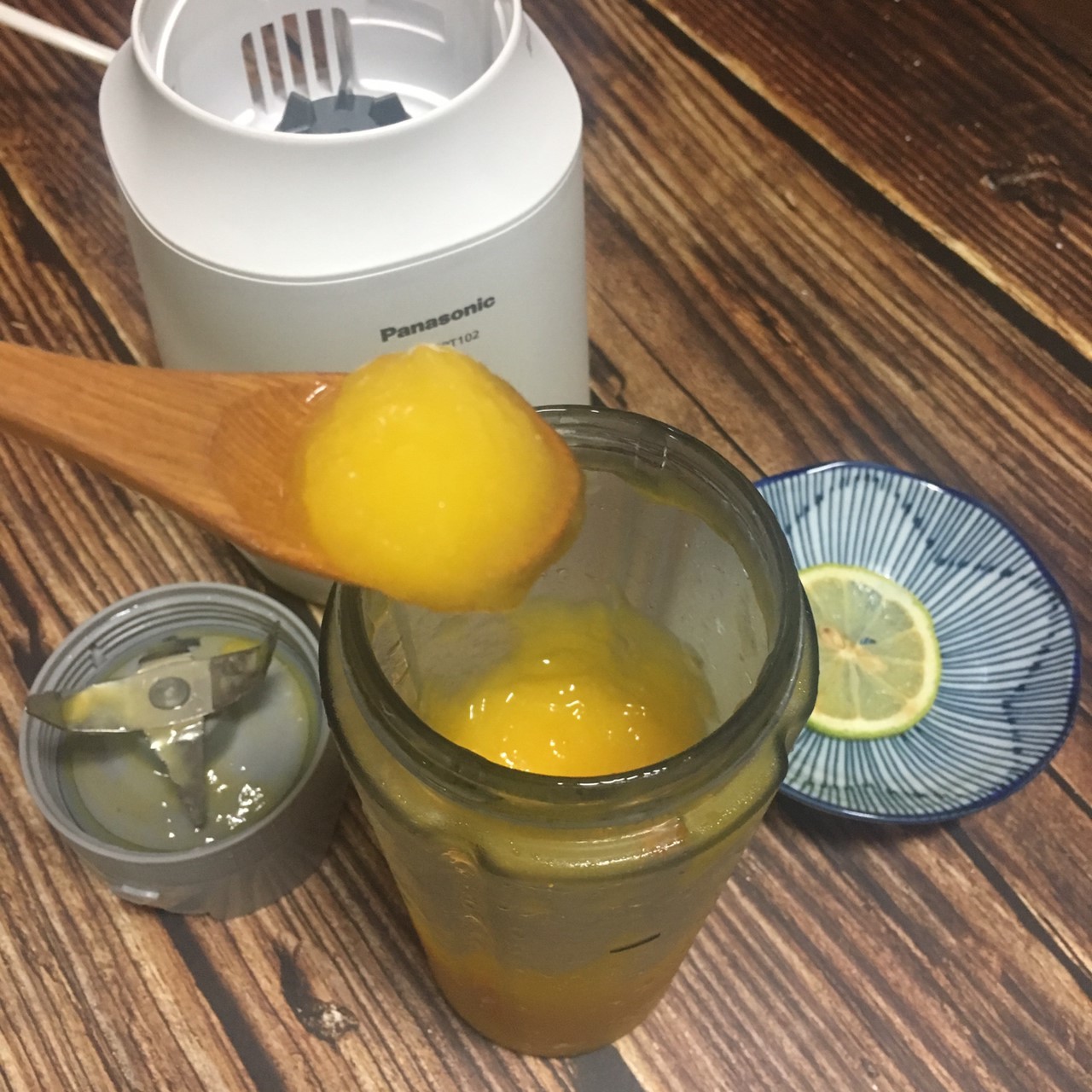 營養隨時帶著走Panasonic MX-XPT102 輕巧隨行果汁機 趴兔 (已停售)