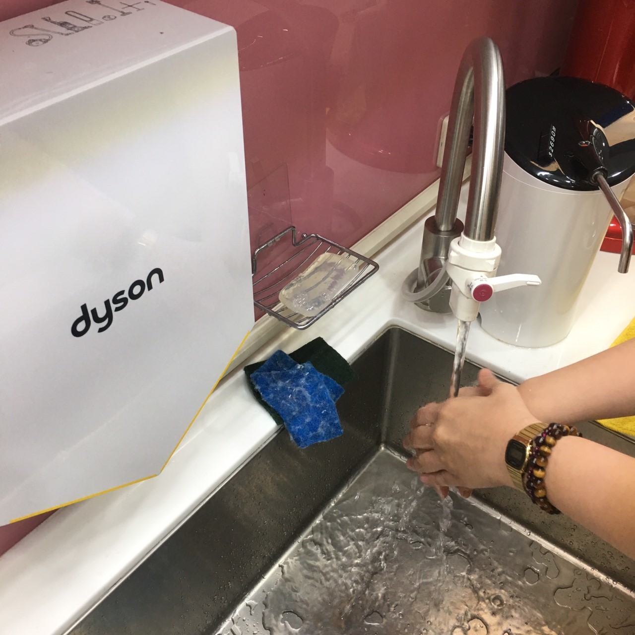 【極度誇張】Dyson Airblade V - 連烘手都可以空氣濾淨 (已停售)