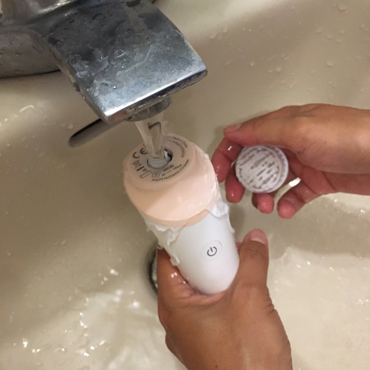 體驗懶惰的洗臉【PHILIPS 飛利浦亮顏淨透潔膚儀】 (已停售)