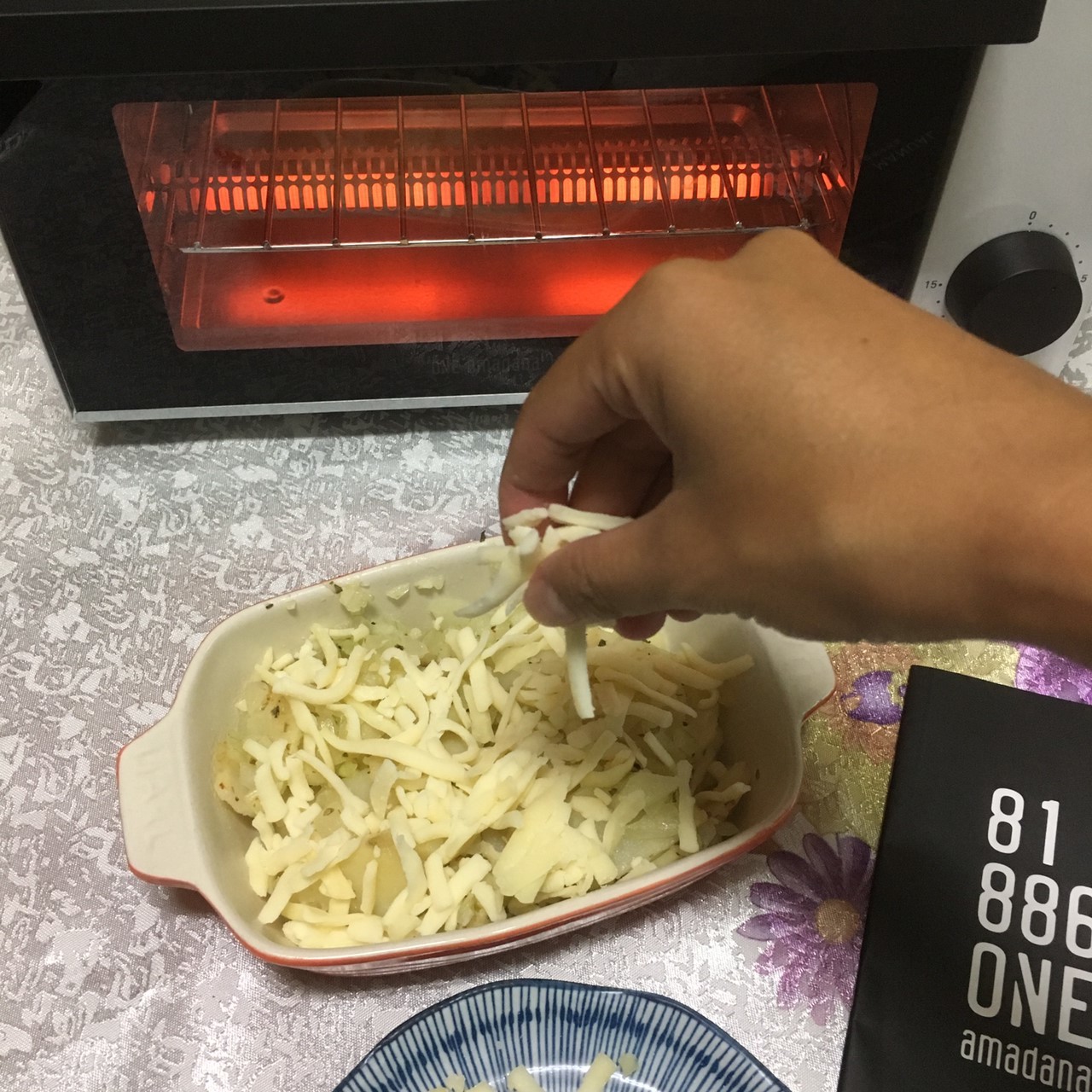 小資簡約風 家裡擺這台演繹優雅 ONE amadana 經典復古烤箱 STRT-0102 (已停售)