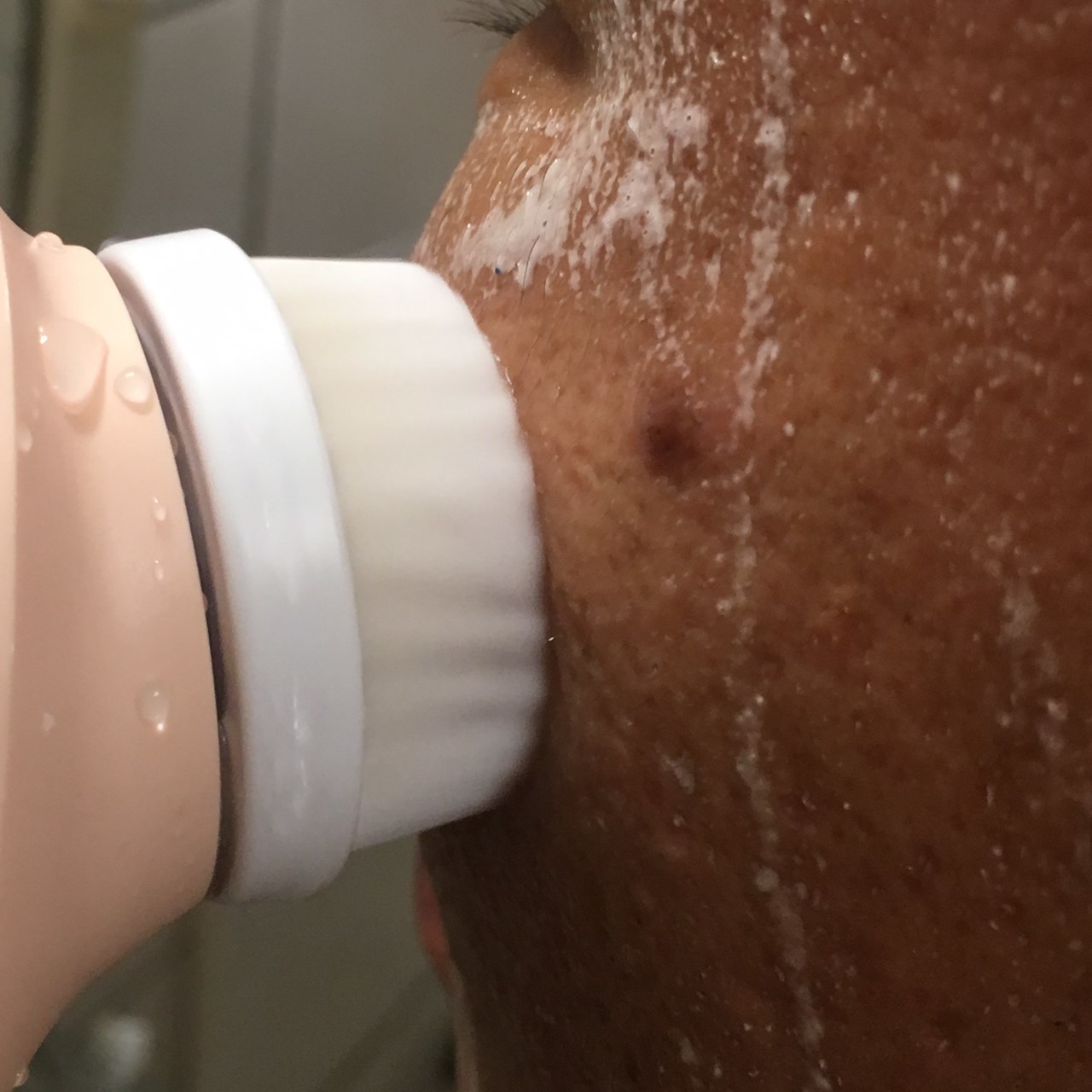 體驗懶惰的洗臉【PHILIPS 飛利浦亮顏淨透潔膚儀】 (已停售)