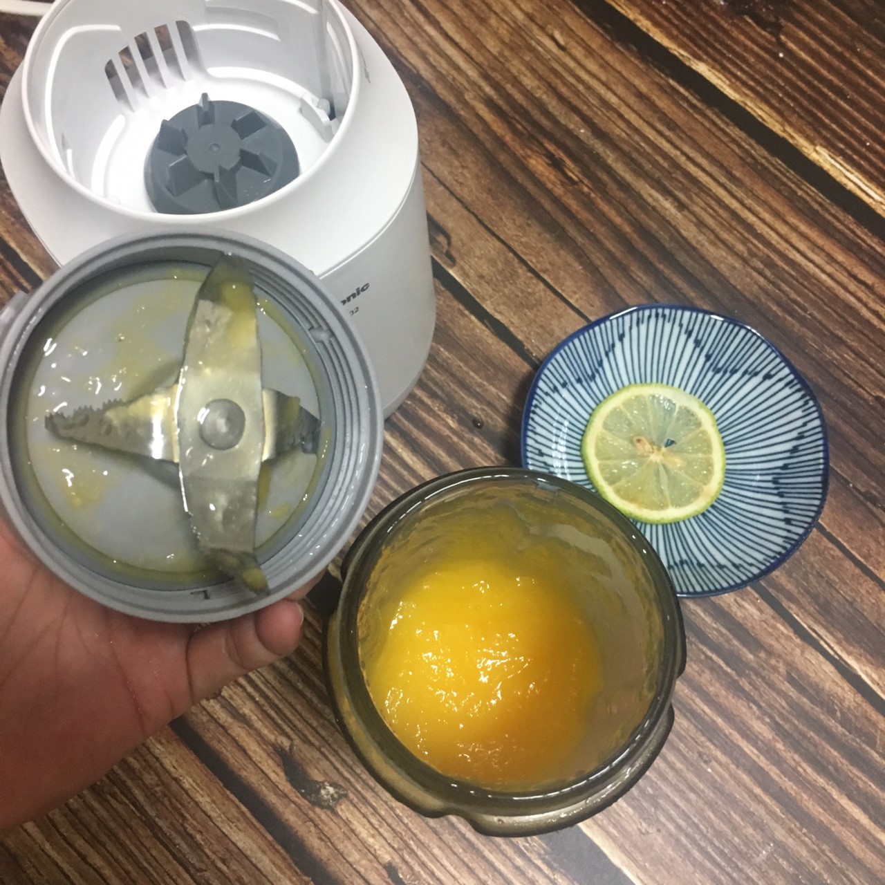 營養隨時帶著走Panasonic MX-XPT102 輕巧隨行果汁機 趴兔 (已停售)