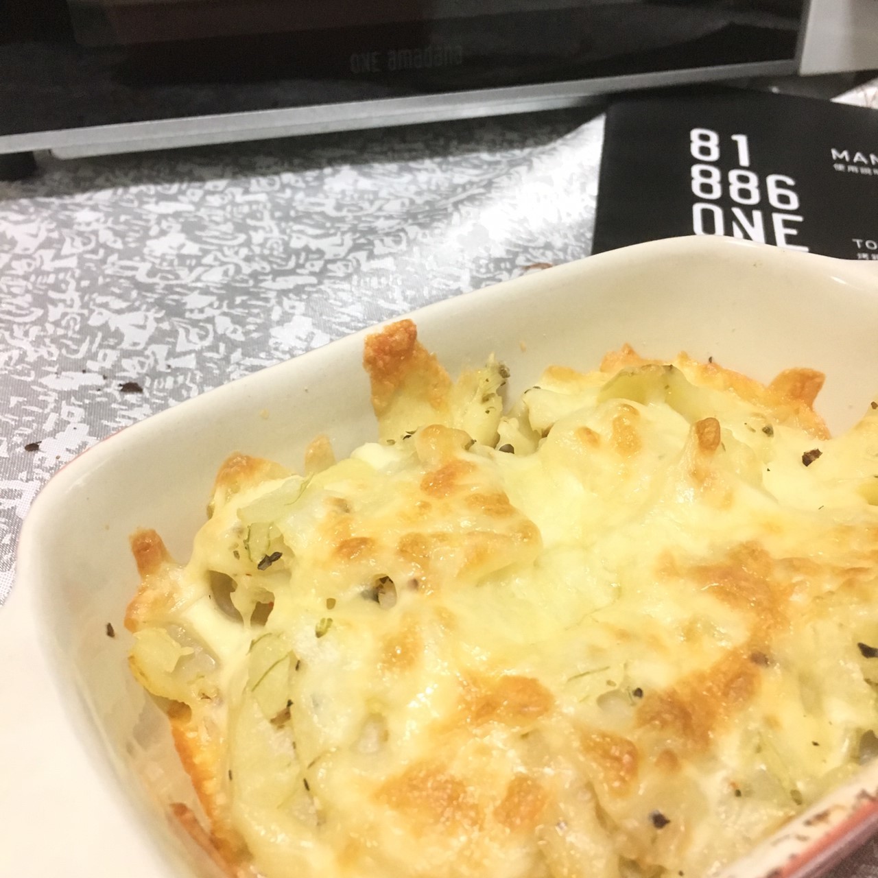 小資簡約風 家裡擺這台演繹優雅 ONE amadana 經典復古烤箱 STRT-0102 (已停售)