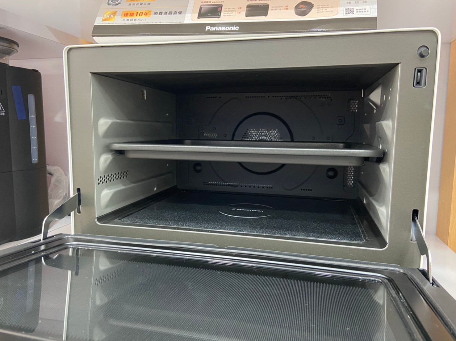 Panasonic【蒸烘烤微波爐】 NN-BS807 一台會自動感知食物溫度的料理管家