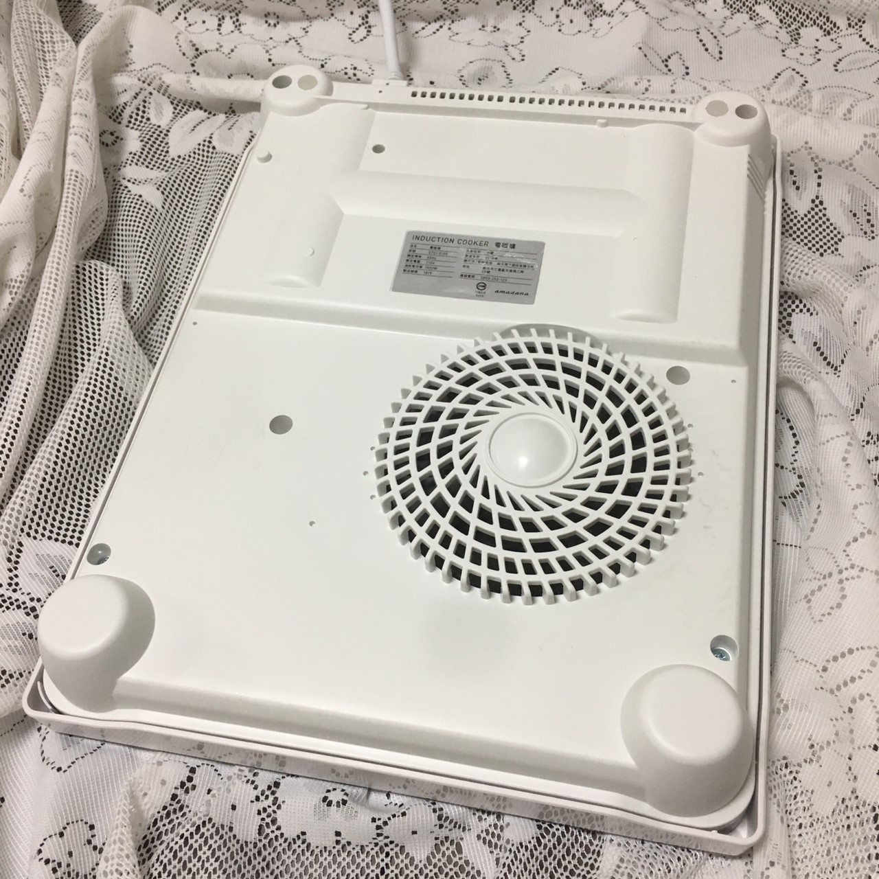 日本設計家電 ONE amadana 觸控薄型電磁爐 STCI-0105 (已停售)