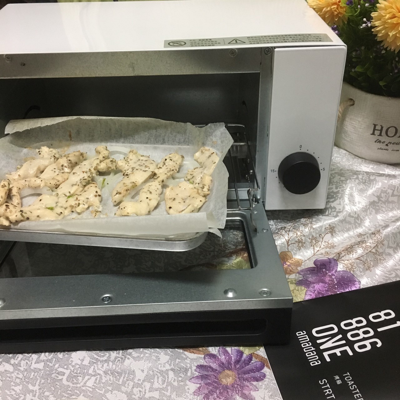 小資簡約風 家裡擺這台演繹優雅 ONE amadana 經典復古烤箱 STRT-0102 (已停售