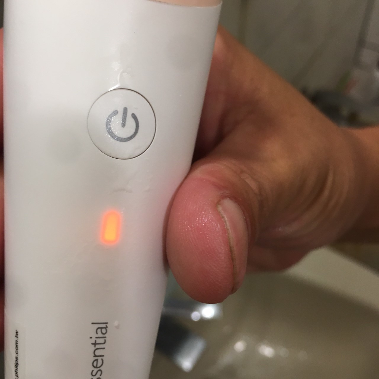 體驗懶惰的洗臉【PHILIPS 飛利浦亮顏淨透潔膚儀】 (已停售)