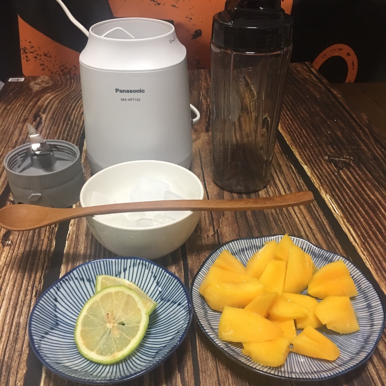 營養隨時帶著走Panasonic MX-XPT102 輕巧隨行果汁機 趴兔 (已停售)